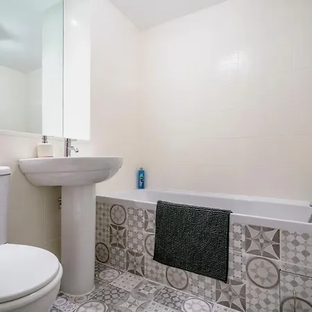 Stylish City Centre 2 Bedroom Apartment With Belfast Cityscape View Exterior photo