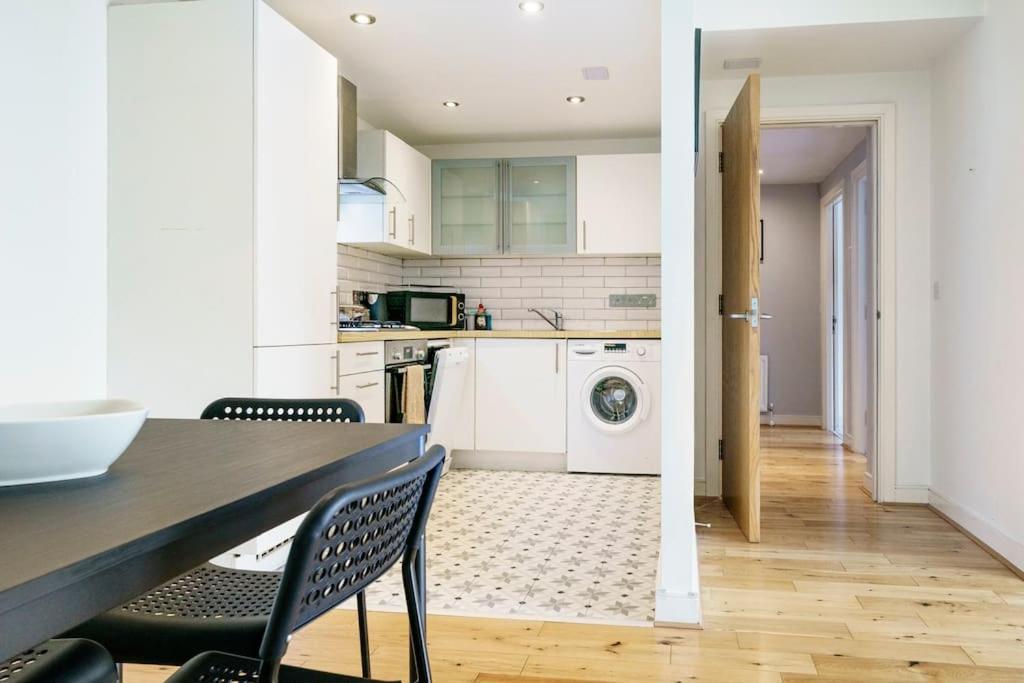 Stylish Centre 2 Bedroom With Cityscape View Appartamento *