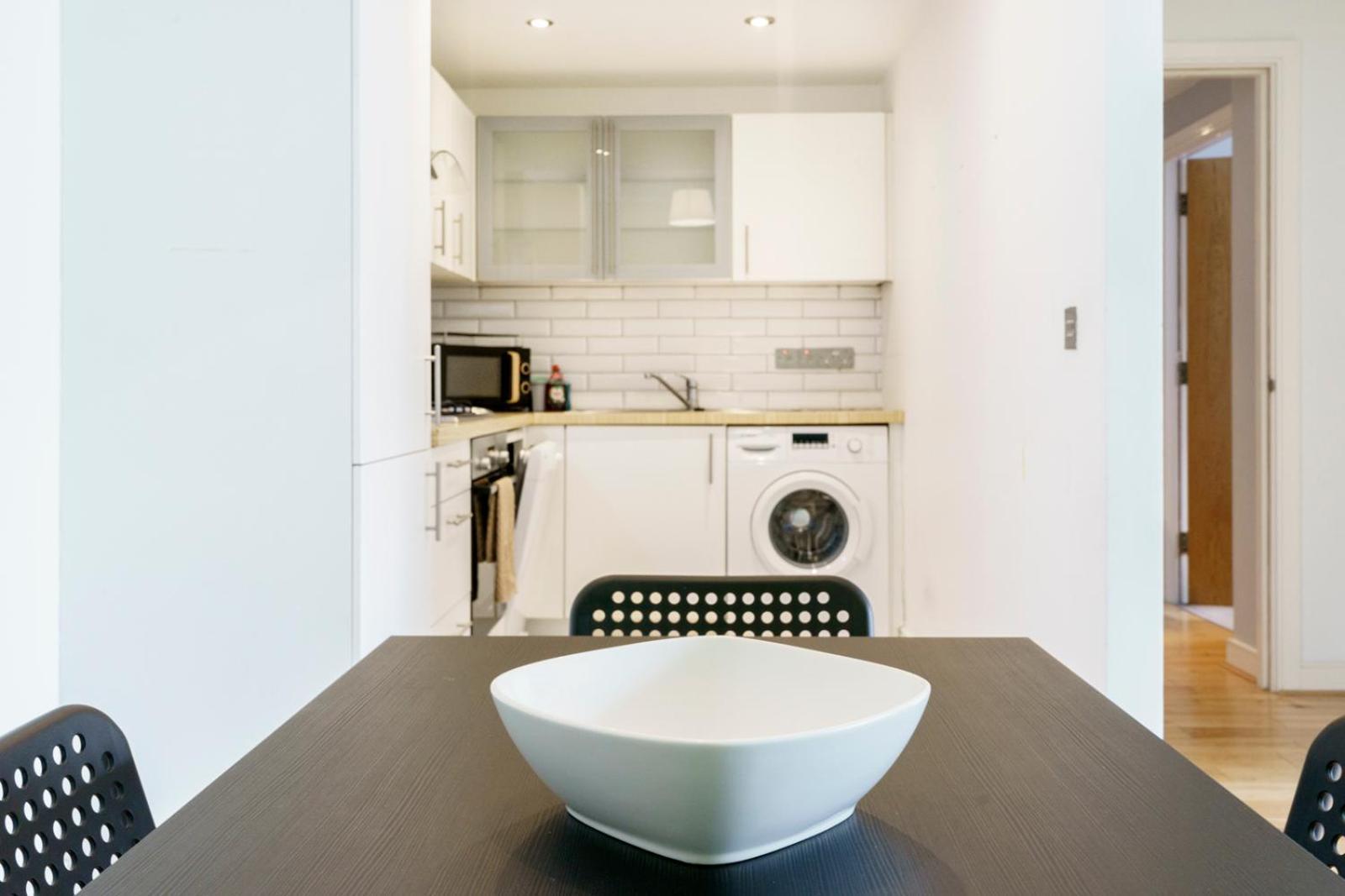 Stylish Centre 2 Bedroom With Cityscape View *