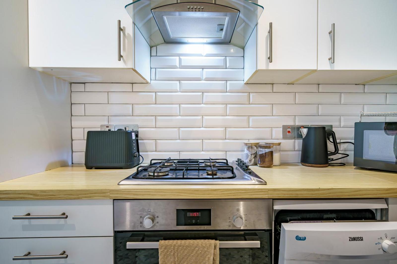 Stylish Centre 2 Bedroom With Cityscape View Apartment
