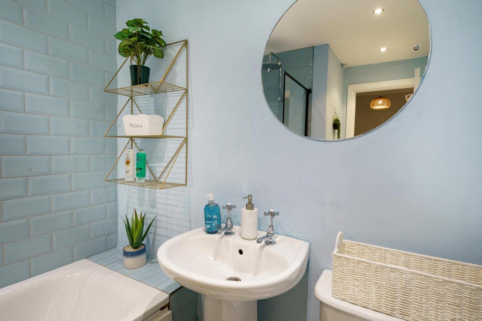 Stylish Centre 2 Bedroom With Cityscape View Apartment